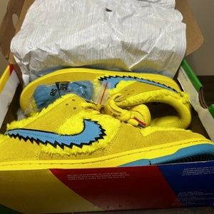 Nike SB Grateful Dead’s yellow bear